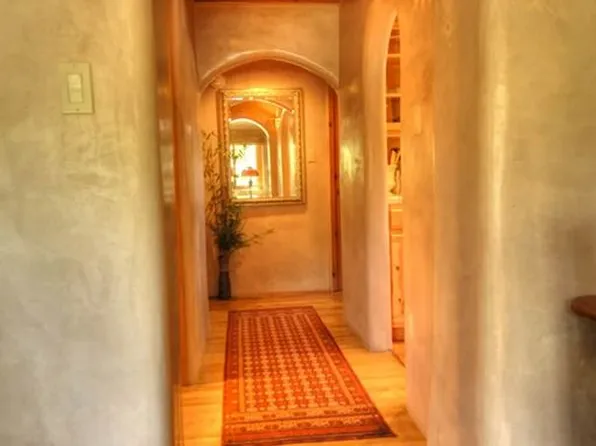 632 Old Santa Fe Trl APT 2, Santa Fe, NM 87505