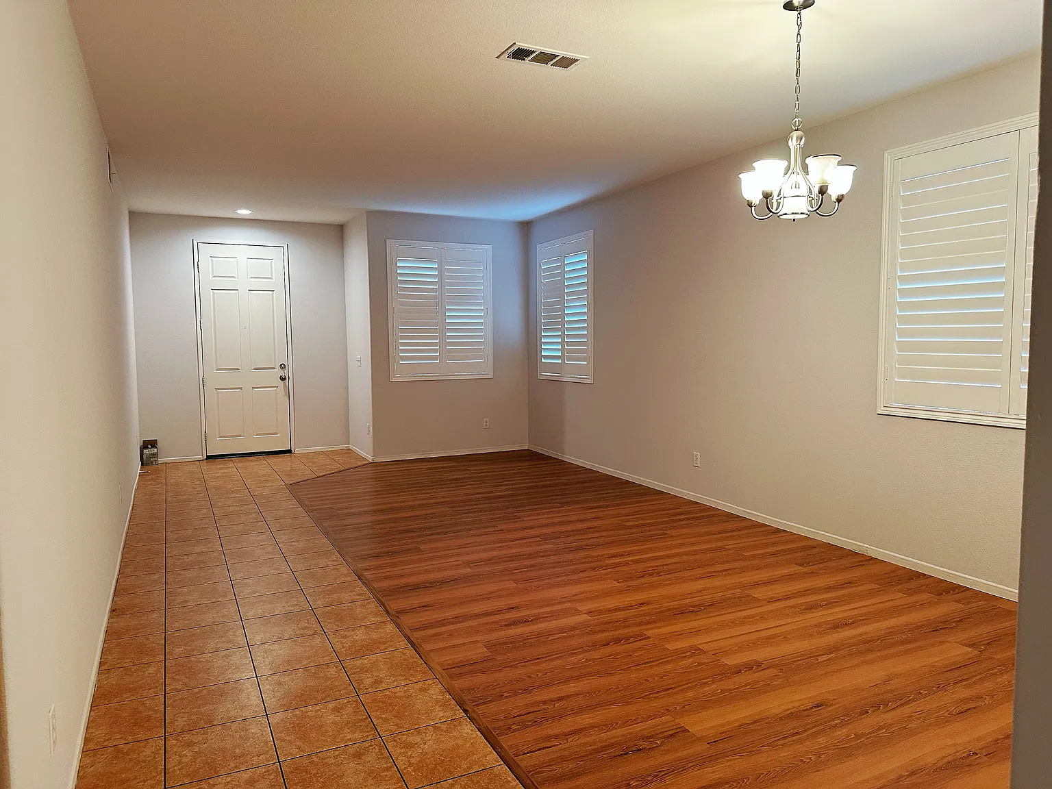 5 bed, 3215 sqft, $4,100 — Photo 3
