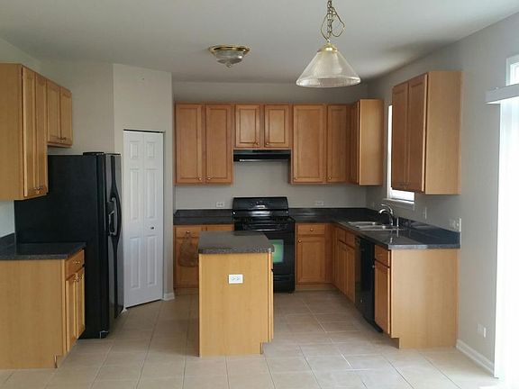 Kitchen and Eat-in Area