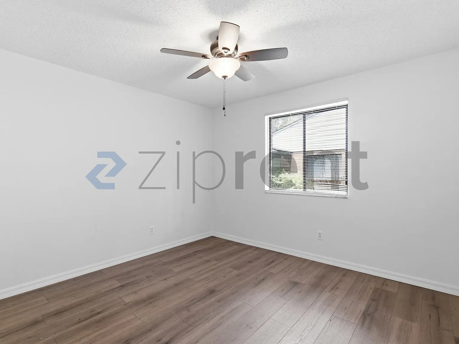 2 bed, 912 sqft, $1,400 — Photo 4