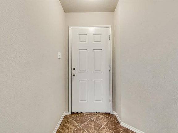 5th image of 1066 Churchill Dr