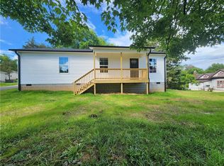 402 High Point St, Randleman, NC 27317