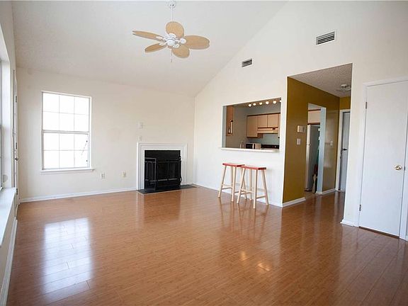 2nd image of 1017 Villas Ct