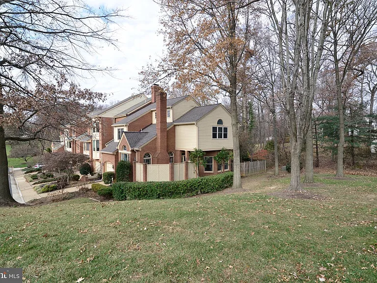 10200 Aspen Willow Dr — Photo 54