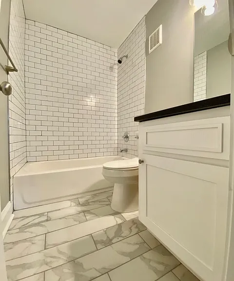 536 College St #4 — Photo 4