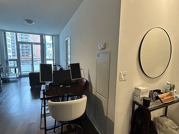 4th image of 98 Lillian St #427