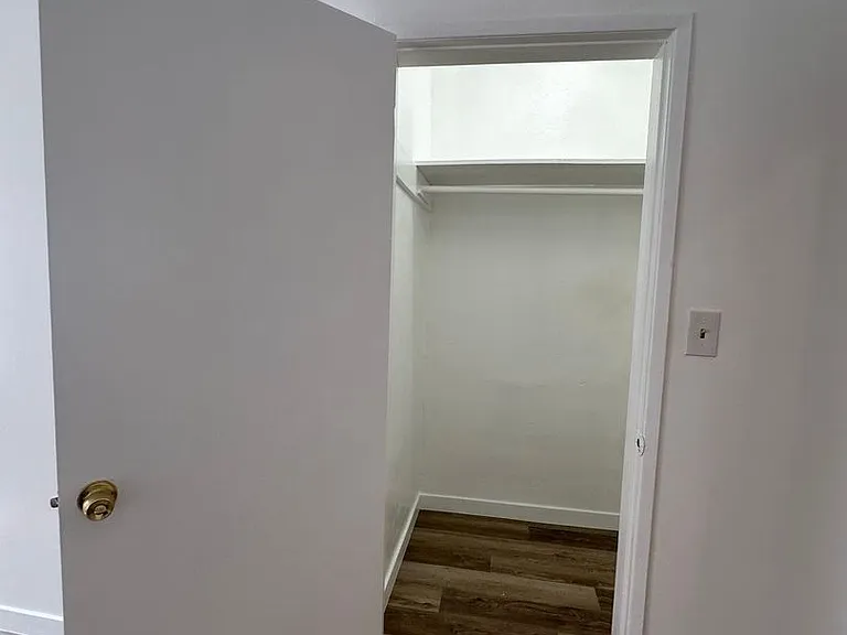 901 S Vermont Ave — Photo 22