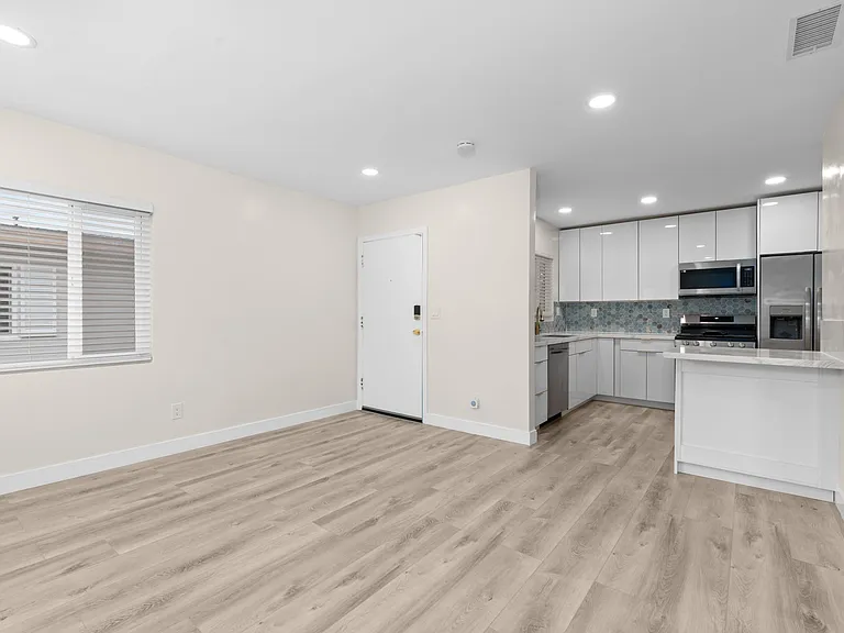 2932 Dickens St #2930 — Photo 2