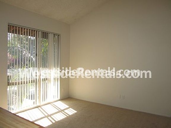 3rd image of 10810 Sarah St APT 8
