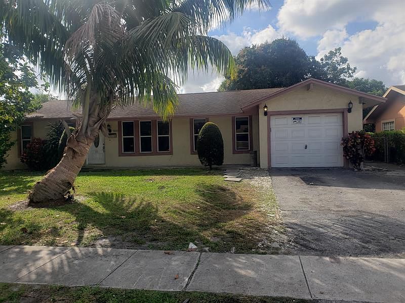 1st image of 4866 Pineaire Ln