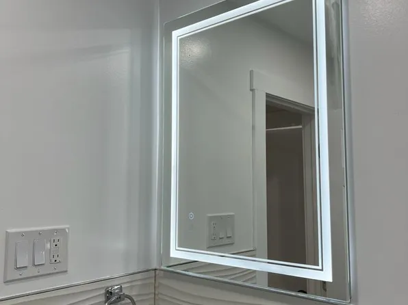 153 Cambridge St, Valley Stream, NY 11581