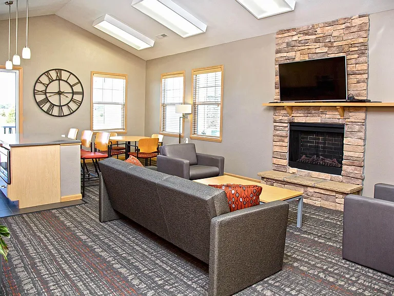 Huntington Ridge Apartments — Photo 13