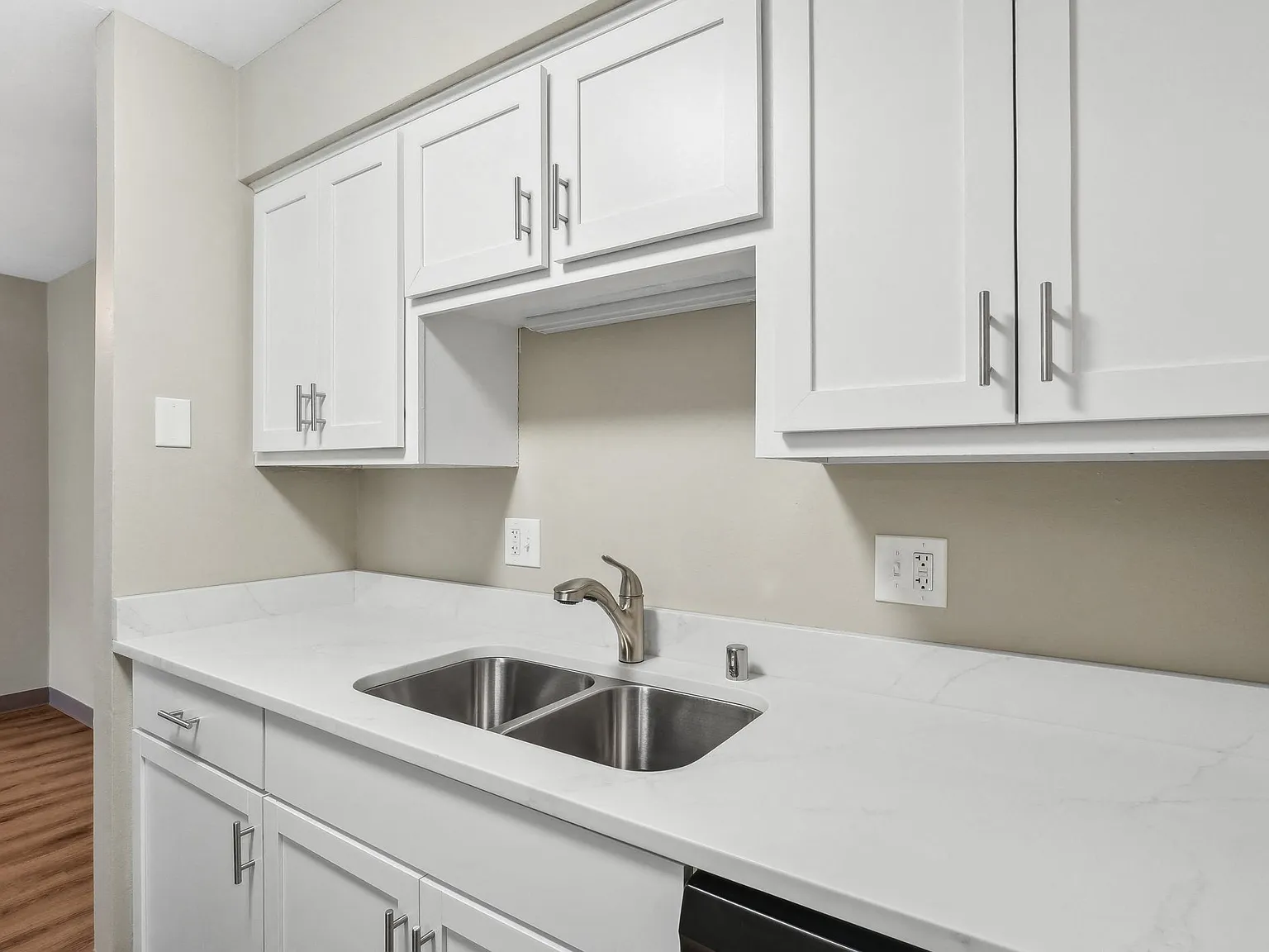 Norhardt Apartments — Photo 2