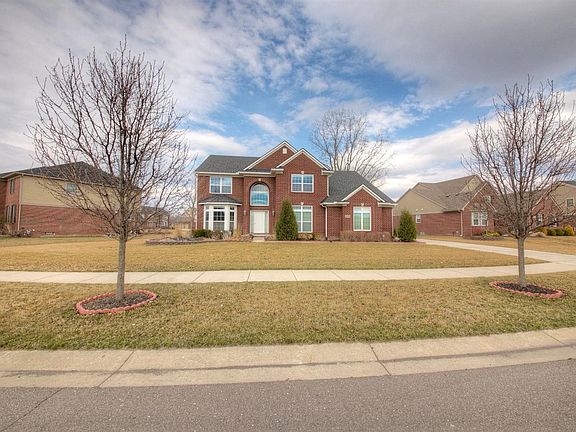 4th image of 49126 Castleford Dr