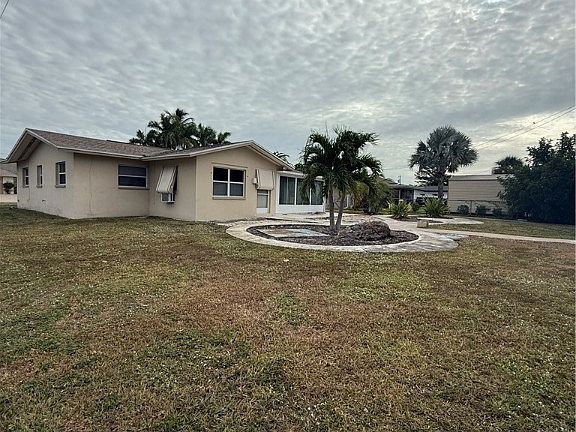 3rd image of 4902 Nassau Ct