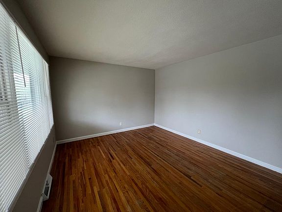 5th image of 837 Crawford St