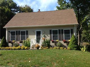 15 Summer St, Waterford, CT 06385