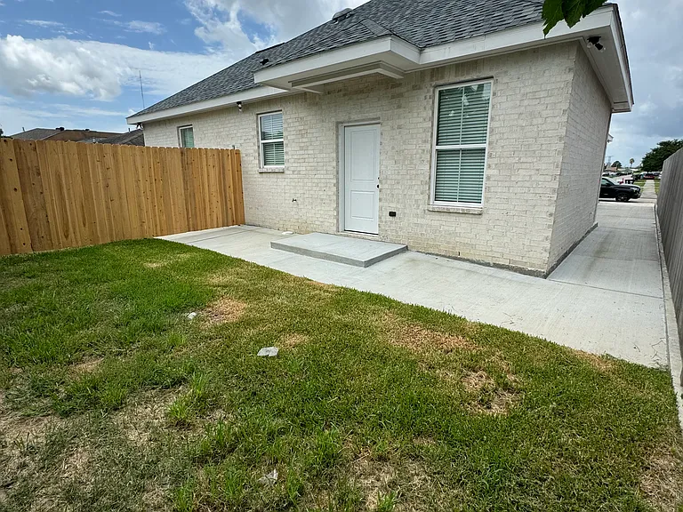 9101 Virtue St — Photo 11