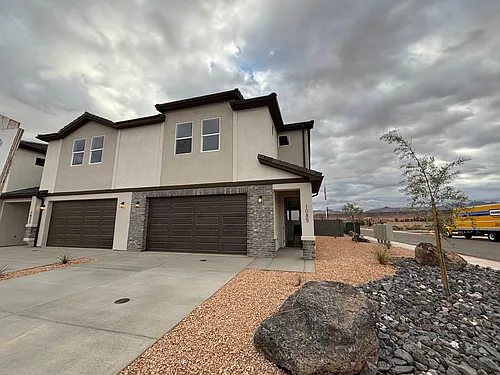 1085 S 4380 W Photo 1