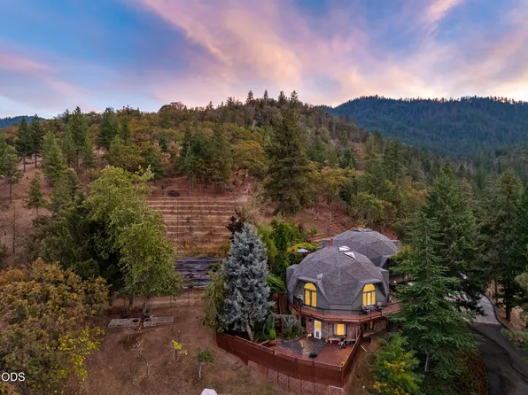 2200 Lupine Dr, Ashland, OR 97520