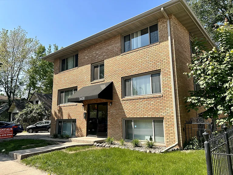 Minnehaha Apartments — Photo 17