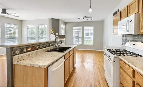 3000 E 112th Ave — Photo 3