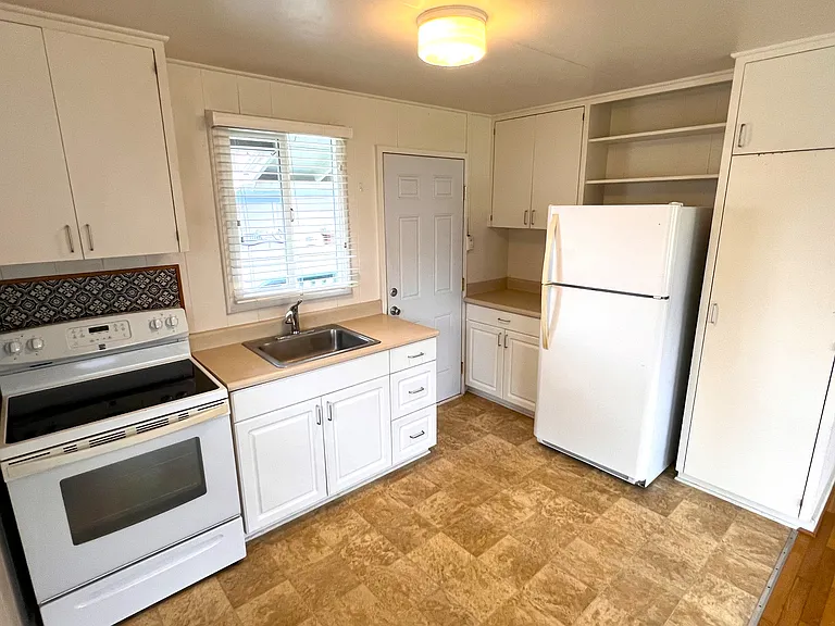 691A Kihapai St — Photo 6