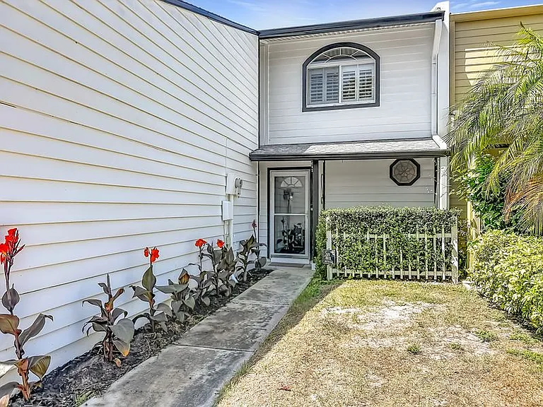 8733 Bay Pointe Dr — Photo 5