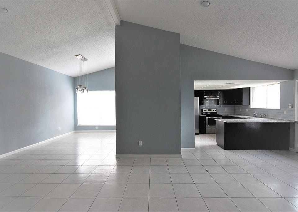 1st image of 619 Park Grove Dr