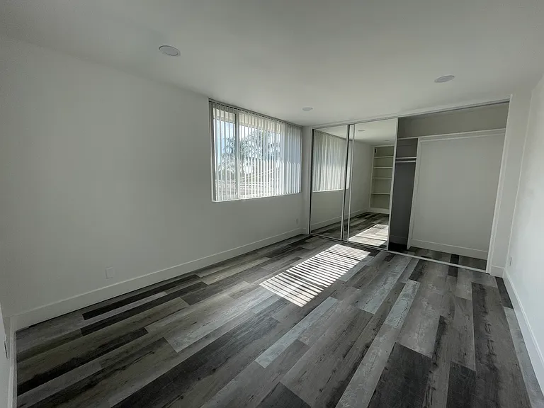 1277 Barry Ave #7 — Photo 3