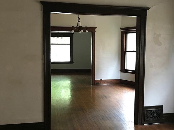 5th image of 149 Hughes Ave #1