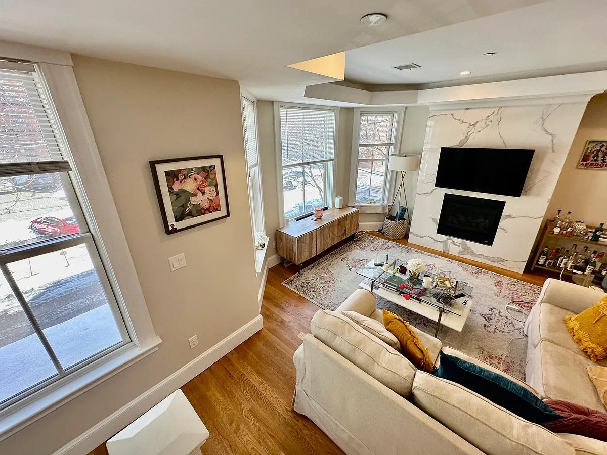 Building Photo - 470 Green St #2