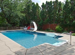 2415 Bretigne Dr, Lincoln, NE 68512