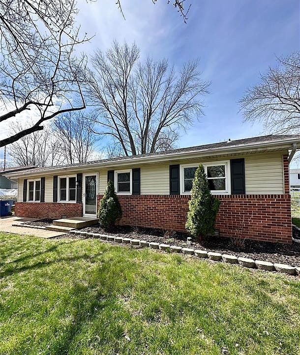 1st image of 409 Hawthorne Dr