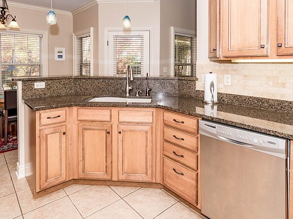 Large Kitchen with Pantry