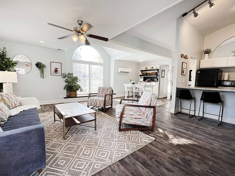 Woodhills Apartments — Photo 15