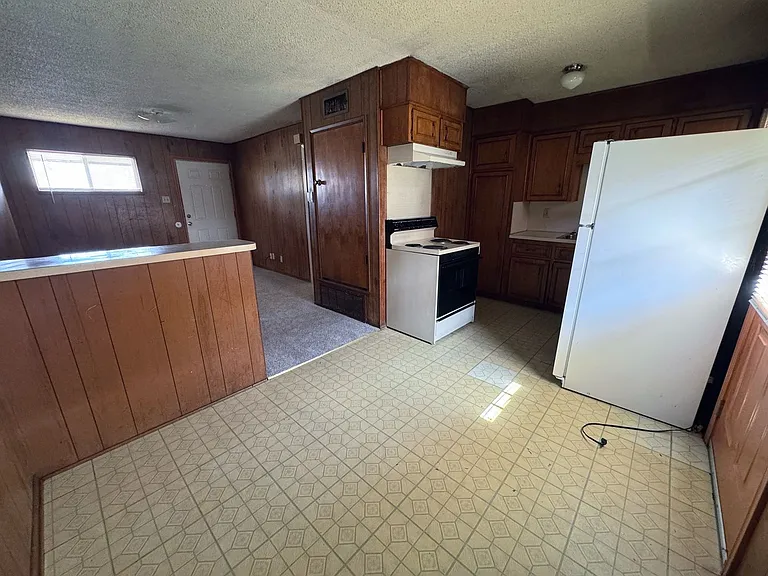 806 Safady St — Photo 5