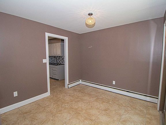 4th image of 184 Jefferson Ave