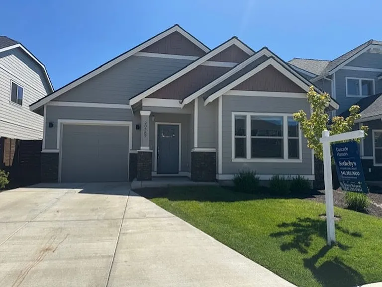 20587 Rolen Ave — Photo 1