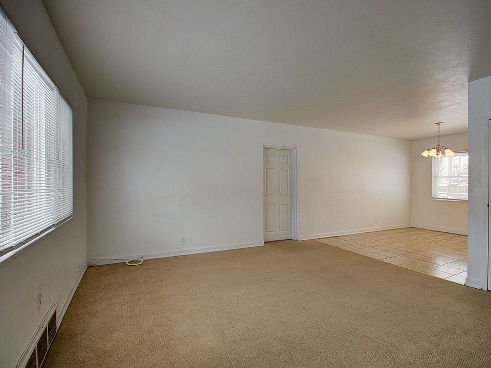 1st image of 923 N Prairie Ave