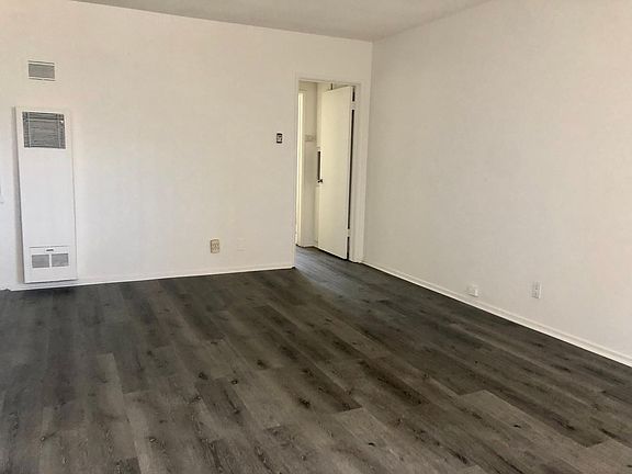 2nd image of 136 S Manhattan Pl #207
