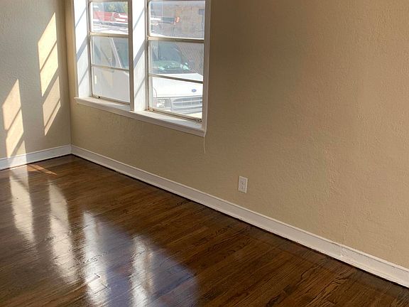 4th image of 3405 Jackson Ave