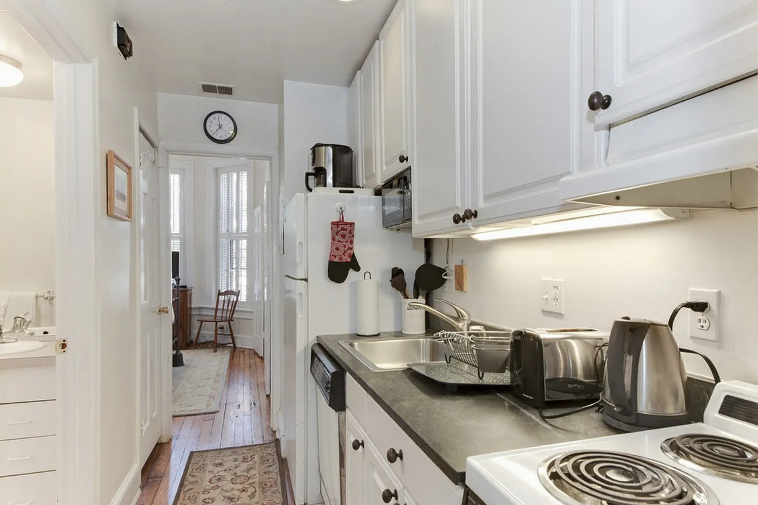 1 bed, 1.0 bath, 8072 sqft, $3,787 — Photo 4