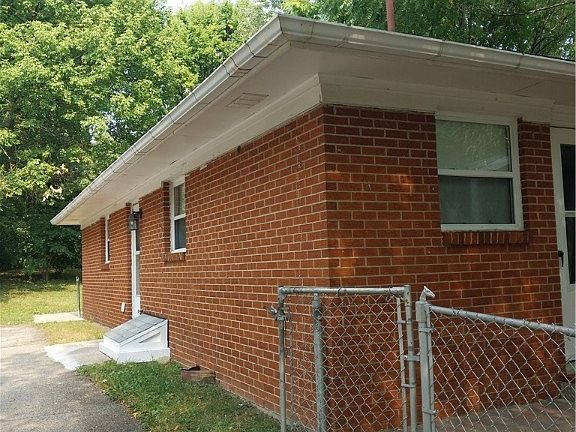 4th image of 2585 Coronette Ave