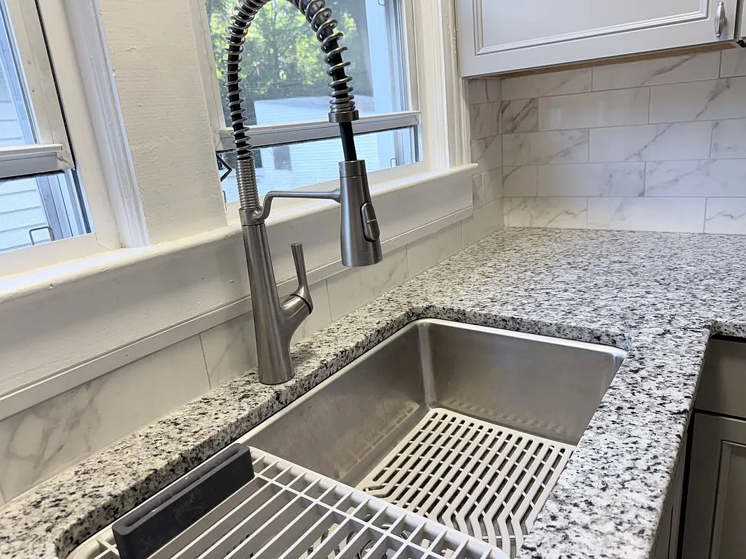 2 bed, 1.0 bath, 896 sqft, $1,850 — Photo 2