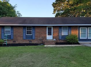 39 Gladiola Dr, Spring Lake, NC 28390