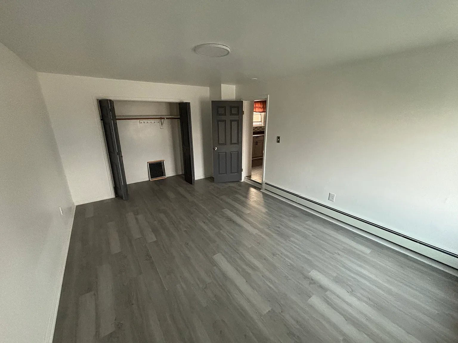 2 bed, 800 sqft, $2,400 — Photo 4