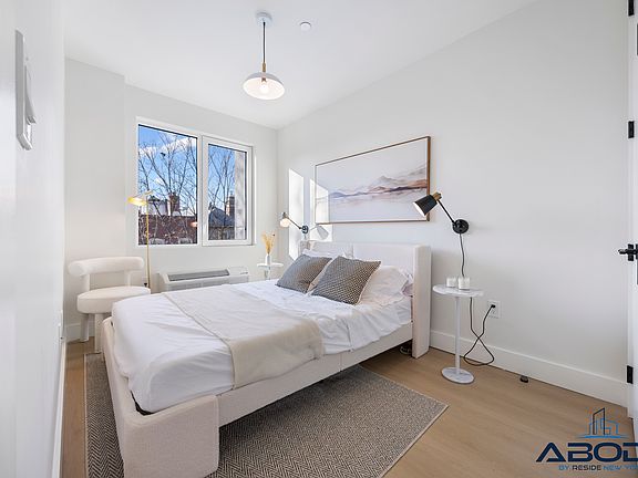 3rd image of 102 E 53rd St #4C