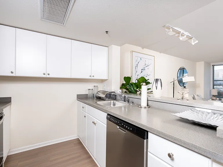 South Beach Marina Apartments — Photo 73