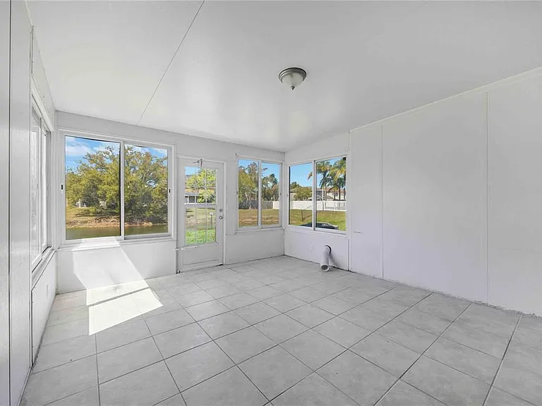 727 Kensington Lake Cir — Photo 30